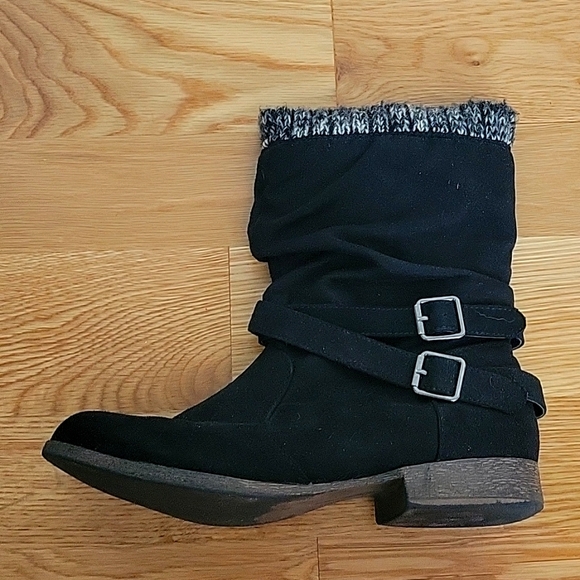 Black Boots - Picture 5 of 6